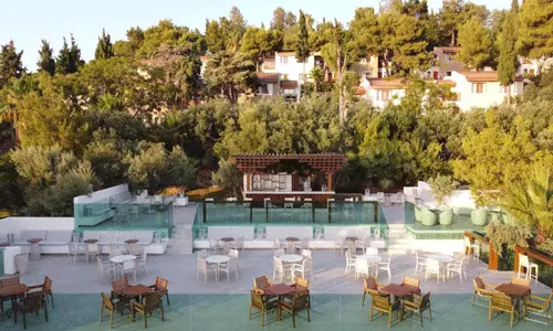 هتل پاین بی هالیدی ریزورت کوش آداسی